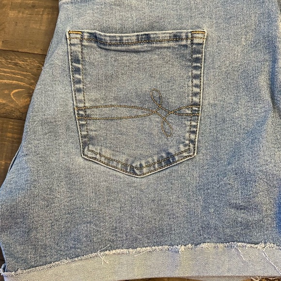 Denizen from Levi’s shorts rolled hem size 10/30 - Picture 3 of 6